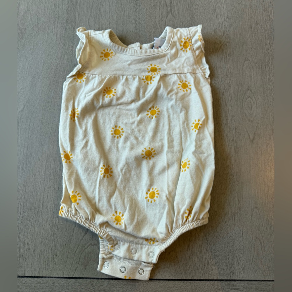 Old navy 3-6 m onsie